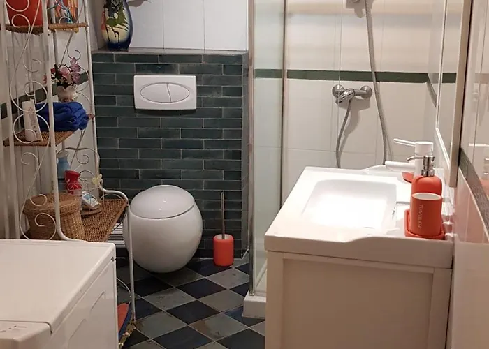 Apartment Petit Patio En Centre Nimes